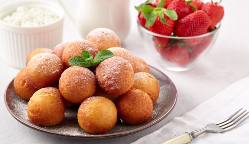 Purios varškės spurgos kaip pas mamą: ruošite Užgavėnėms, bet suvalgysite dar karštas