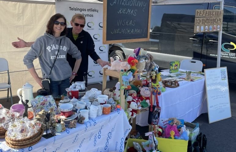 „Atiduotuvės” keliauja po Kauno regioną – daiktai randa naujus namus, o žmonės – džiaugsmą dalintis