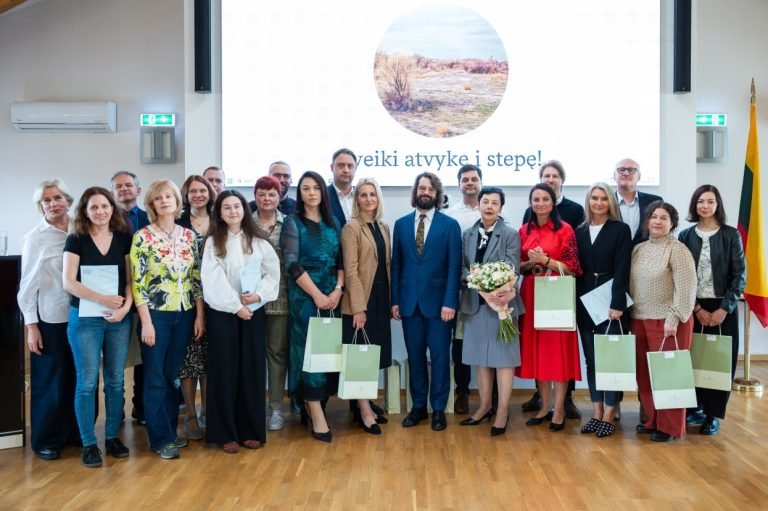 Ilgamečiams aplinkosaugininkams įteikti apdovanojimai