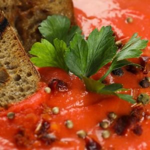 Saldu, pikantiška ir skanu – viskas vienoje paprikoje: trys nebrangūs receptai, kuriuos verta išbandyti