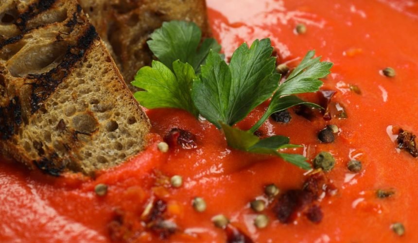 Saldu, pikantiška ir skanu – viskas vienoje paprikoje: trys nebrangūs receptai, kuriuos verta išbandyti