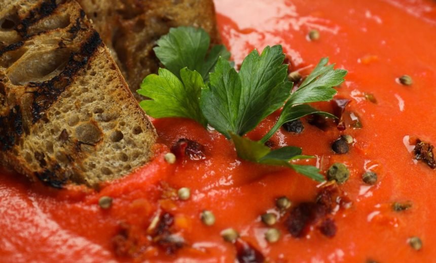 Saldu, pikantiška ir skanu – viskas vienoje paprikoje: trys nebrangūs receptai, kuriuos verta išbandyti